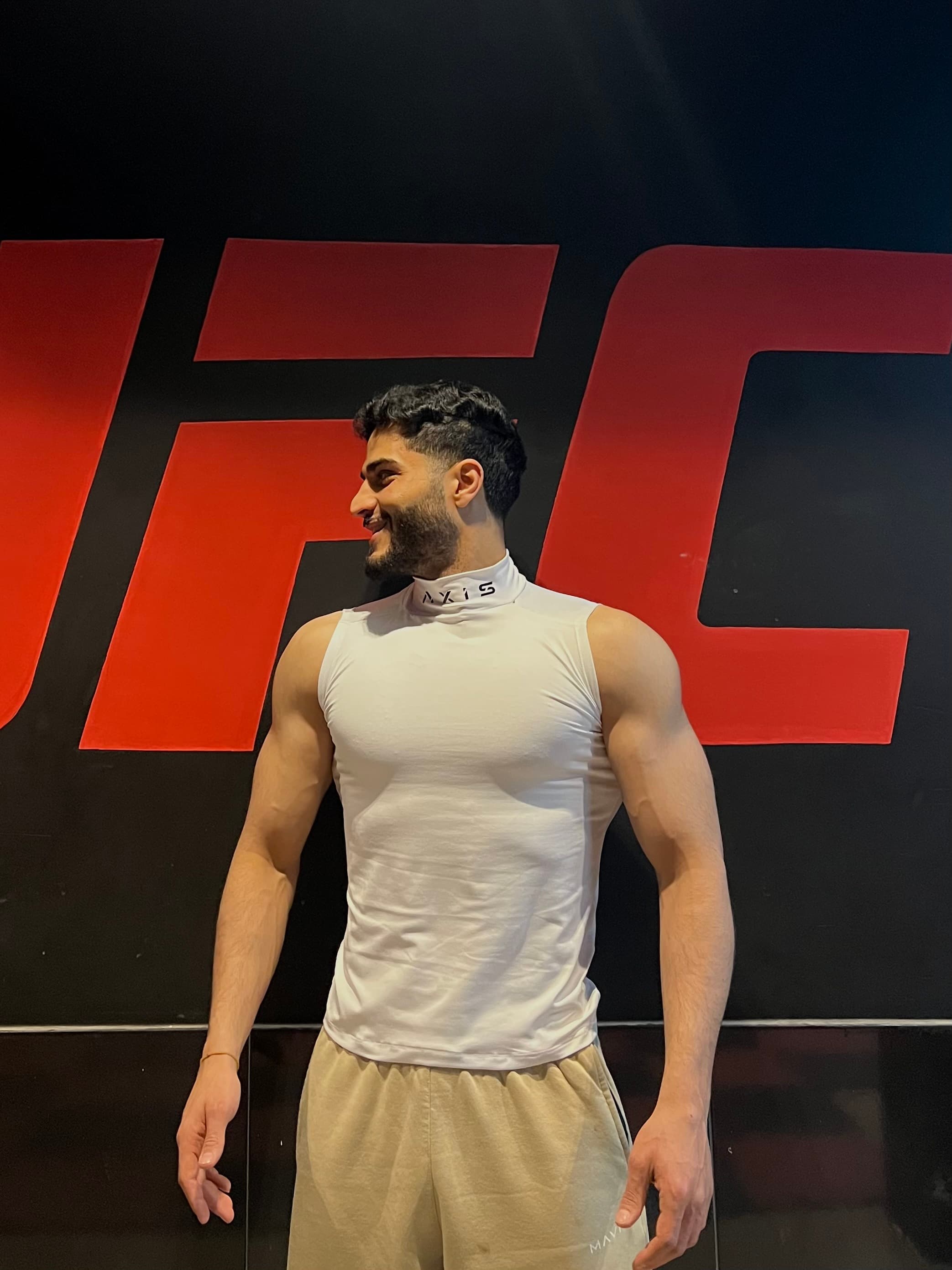 Sleeveless compression T-shirt